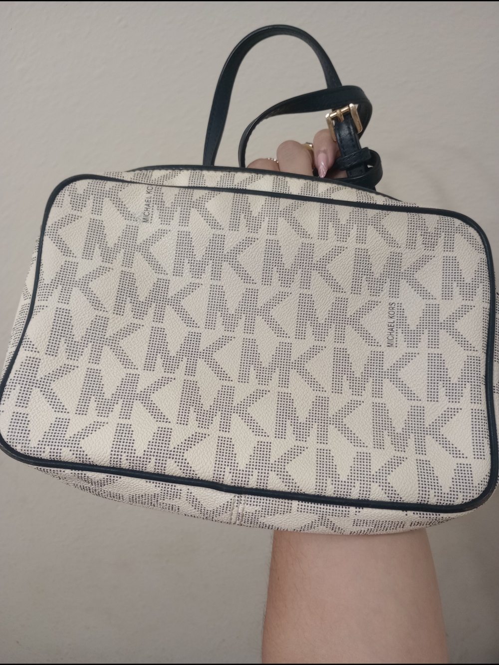 Michael Kors Cream and Gray Signature Crossbody - Picture 3 of 12